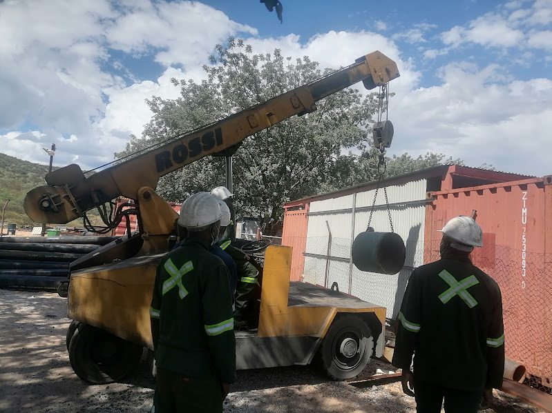 Lifting operator training with a mobile crane